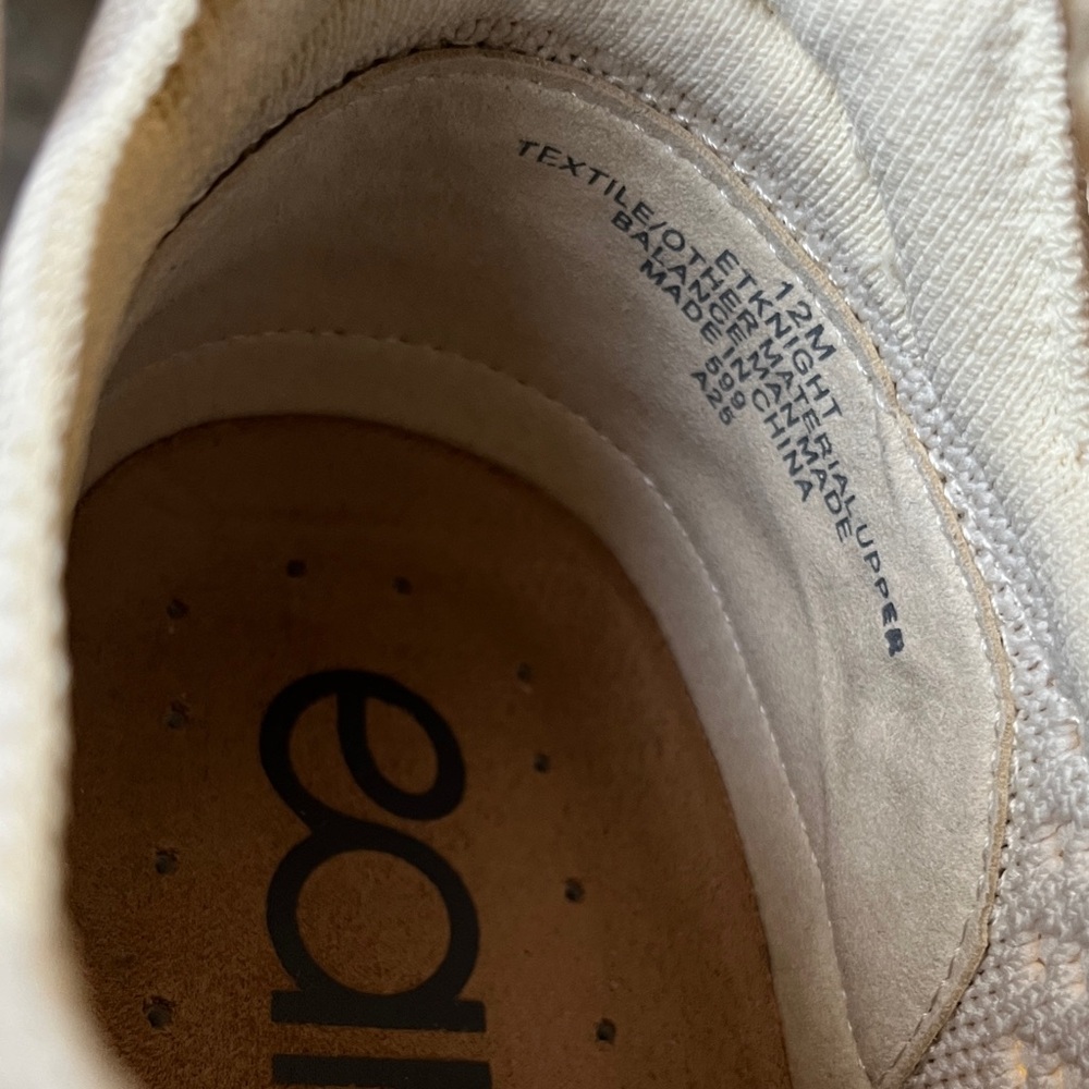 Cute women’s sneakers size 12! - Picture 9 of 9
